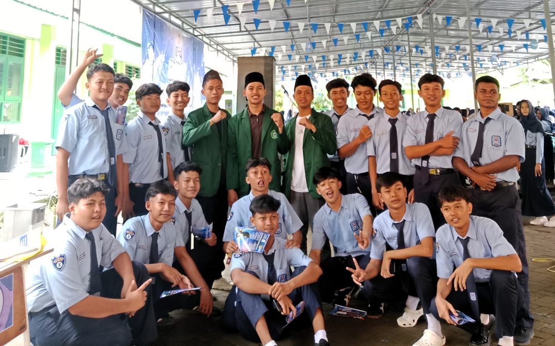 Lanjutkan Roadshow Pendidikan, STAINU Madiun Bawa Identitas Santri dan Jargon “Membaca Nusantara Dibaca Dunia” di Expo SMAN 2