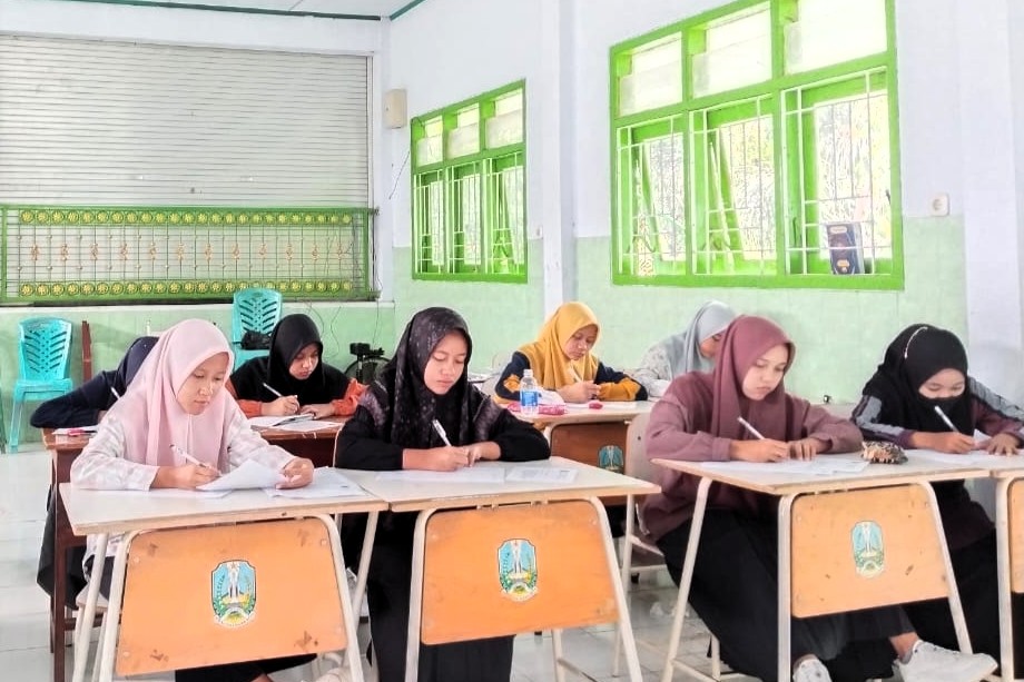 Semangat dan Antusias Mahasiswa STAINU Madiun Ikuti UAS Semester Gasal