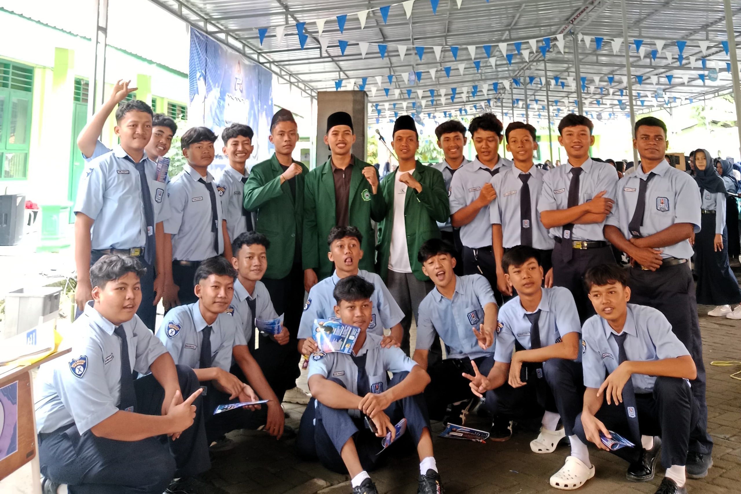 Lanjutkan Roadshow Pendidikan, STAINU Madiun Bawa Identitas Santri dan Jargon “Membaca Nusantara Dibaca Dunia” di Expo SMAN 2